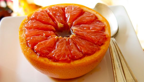 Испечь грейпфрут — не безумие, а идея для изысканного десерта. Пробовать всем!