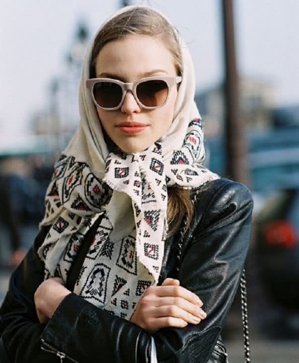 Платок на голову: 10 идеальных примеров того, как носить эту модную вещь!