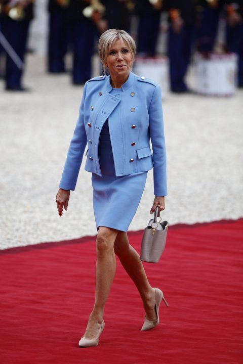 Урок модной дипломатии от первой леди Франции: образы 64-летней Брижит Макрон покоряют изяществом.