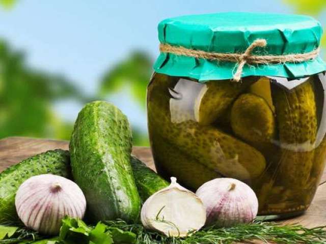 Вкусные маринованные огурцы по-болгарски на зиму: лучшие рецепты. Консервирование огурцов по-болгарски ассорти с помидорами, кабачками, с лимонной кислотой, семенами горчицы, красной смородиной резанные в литровых банках: рецепты