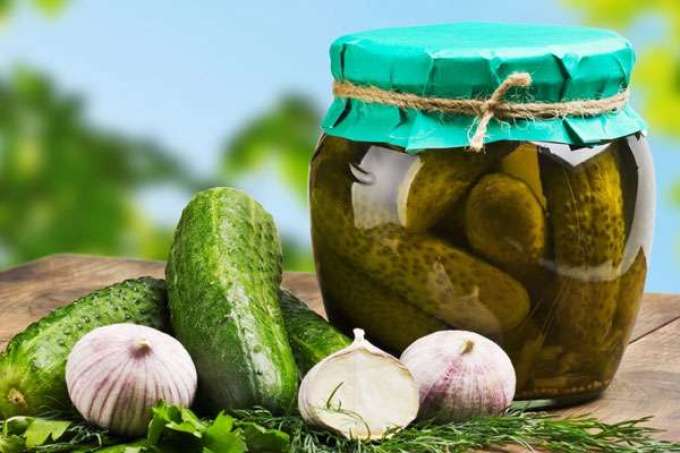 Вкусные маринованные огурцы по-болгарски на зиму: лучшие рецепты. Консервирование огурцов по-болгарски ассорти с помидорами, кабачками, с лимонной кислотой, семенами горчицы, красной смородиной резанные в литровых банках: рецепты