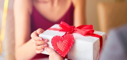 8 березня подарунок